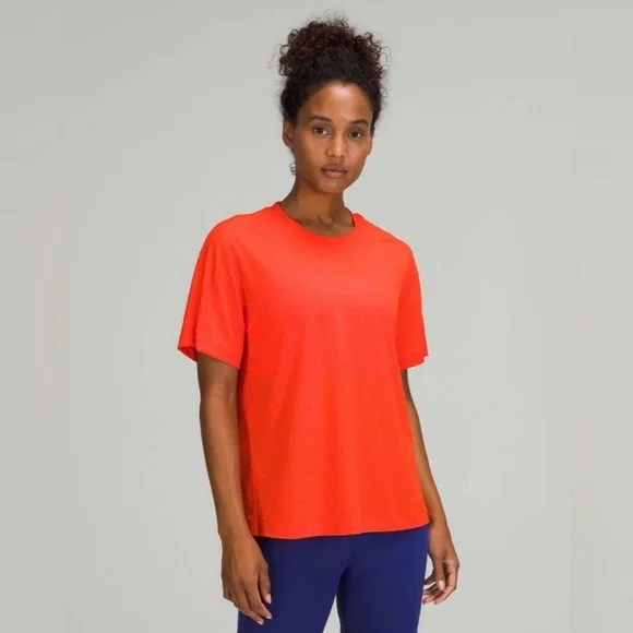 Lululemon Crew Neck Training T-Shirt in Autumn Red - Picture 2 of 4